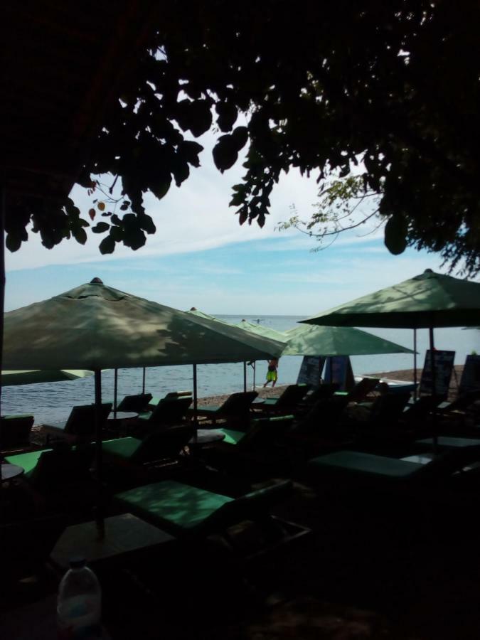 Beten Enjung Home Stay&Waroeng อาเม็ด ภายนอก รูปภาพ